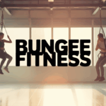 groupe en bungee fitness harnais dans salle lumineuse